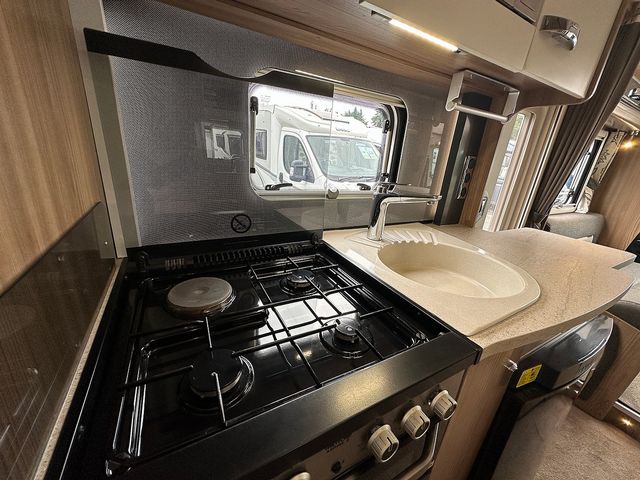 Bessacarr E40 Series 2.3 E494 Motorhome (2016) - Picture 12