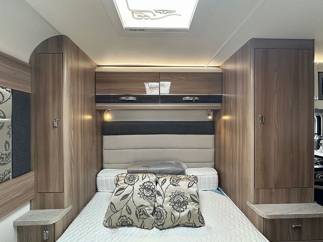 Bessacarr E40 Series 2.3 E494 Motorhome (2016) - Picture 15