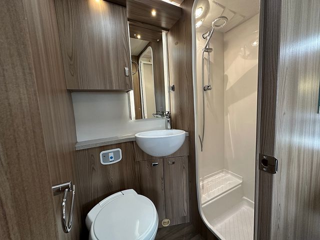 Bessacarr E40 Series 2.3 E494 Motorhome (2016) - Picture 17