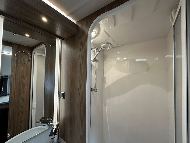 Bessacarr E40 Series 2.3 E494 Motorhome (2016) - Picture 19