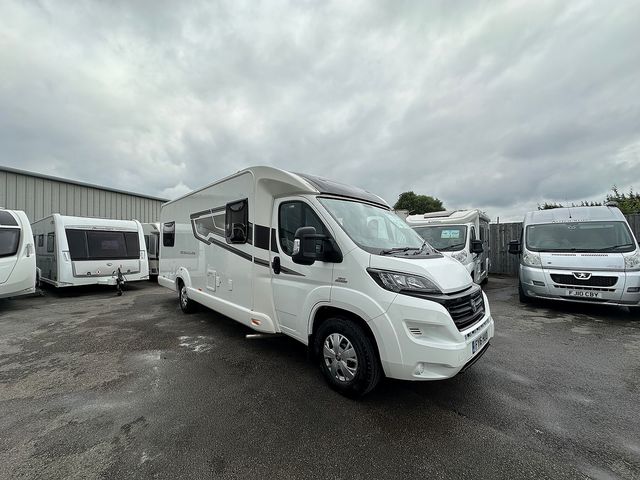Bessacarr E40 Series 2.3 E494 Motorhome (2016) - Picture 3