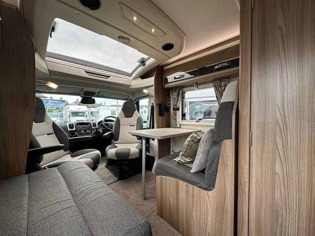 Bessacarr E40 Series 2.3 E494 Motorhome (2016) - Picture 7