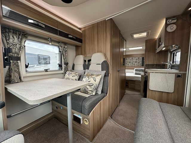 Bessacarr E40 Series 2.3 E494 Motorhome (2016) - Picture 8