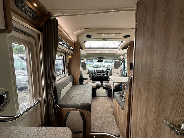 Bessacarr E40 Series 2.3 E494 Motorhome (2016) - Picture 9