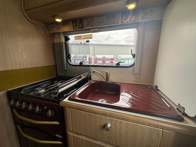 Peugeot Boxer Autocruise Starquest Motorhome (2003) - Picture 13