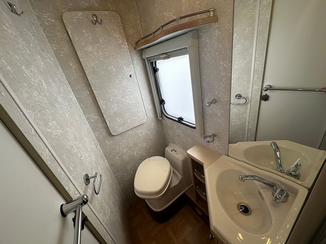 Peugeot Boxer Autocruise Starquest Motorhome (2003) - Picture 15