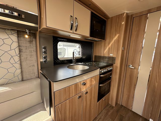 Swift Elegance 850 Caravan (2022) - Picture 12