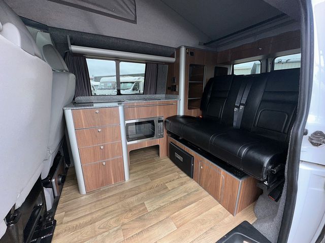 Volkswagen Transporter T5 2.0 Campervan (2014) - Picture 10