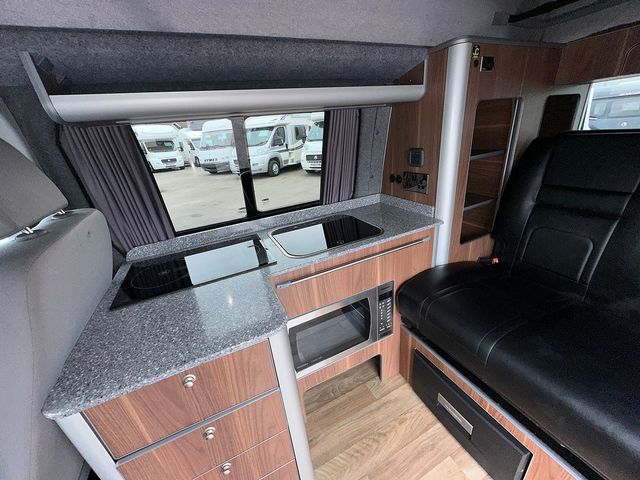 Volkswagen Transporter T5 2.0 Campervan (2014) - Picture 9