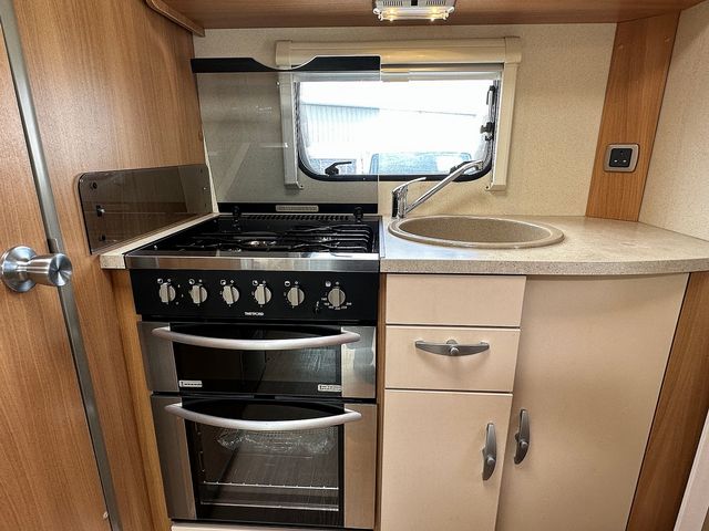 Swift Sundance Motorhome (2010) - Picture 13