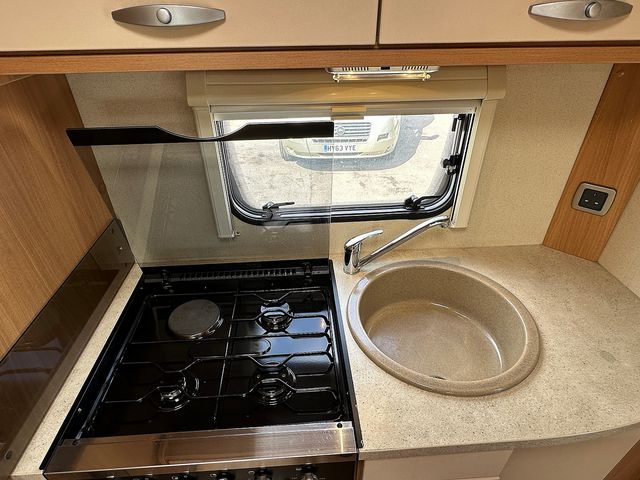 Swift Sundance Motorhome (2010) - Picture 14