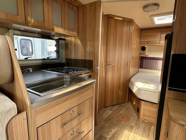 Bailey Approach 2.2 745 SE Motorhome (2012) - Picture 11