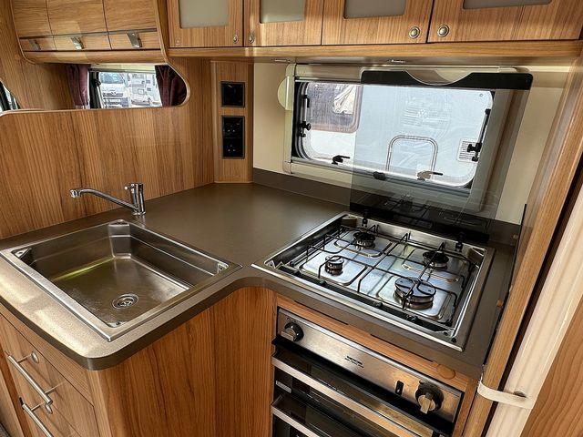 Bailey Approach 2.2 745 SE Motorhome (2012) - Picture 12