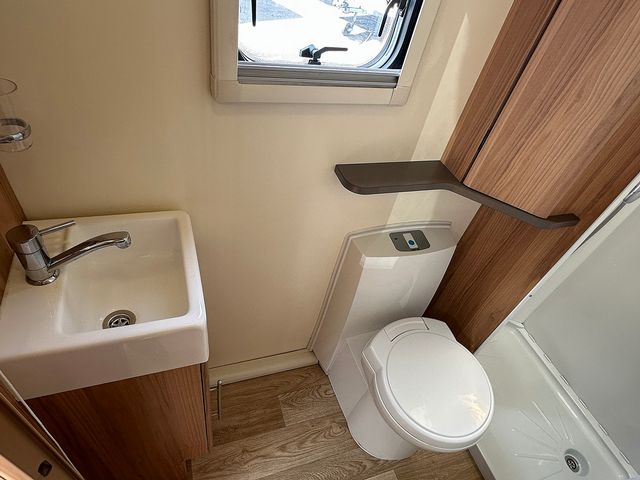 Bailey Approach 2.2 745 SE Motorhome (2012) - Picture 16