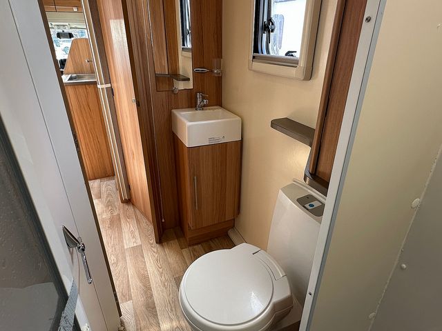 Bailey Approach 2.2 745 SE Motorhome (2012) - Picture 17