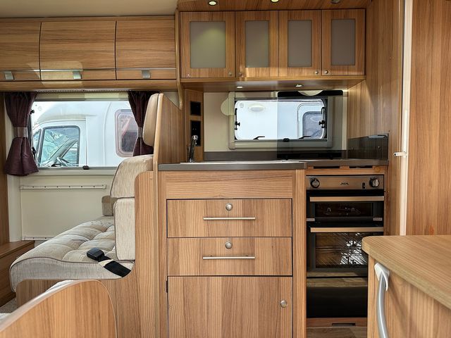 Bailey Approach 2.2 745 SE Motorhome (2012) - Picture 5