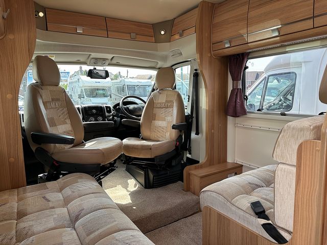 Bailey Approach 2.2 745 SE Motorhome (2012) - Picture 7