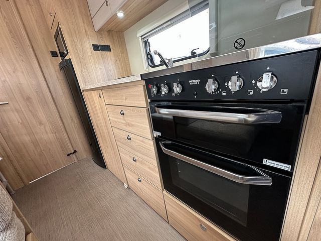 Elddis Avante 636 Touring Caravan (2016) - Picture 11