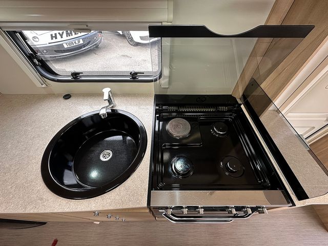 Elddis Avante 636 Touring Caravan (2016) - Picture 12