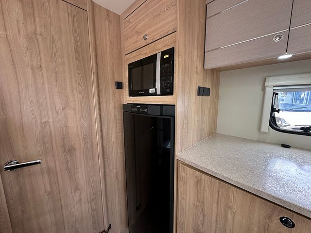Elddis Avante 636 Touring Caravan (2016) - Picture 14