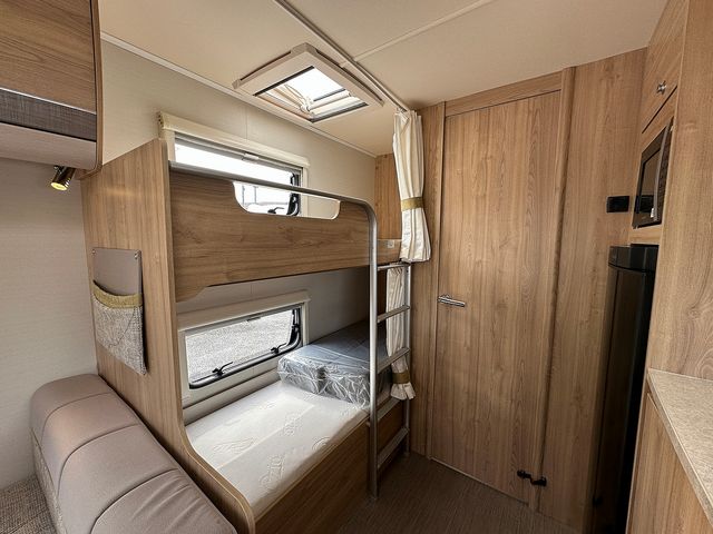 Elddis Avante 636 Touring Caravan (2016) - Picture 15