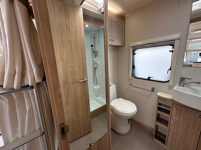 Elddis Avante 636 Touring Caravan (2016) - Picture 18