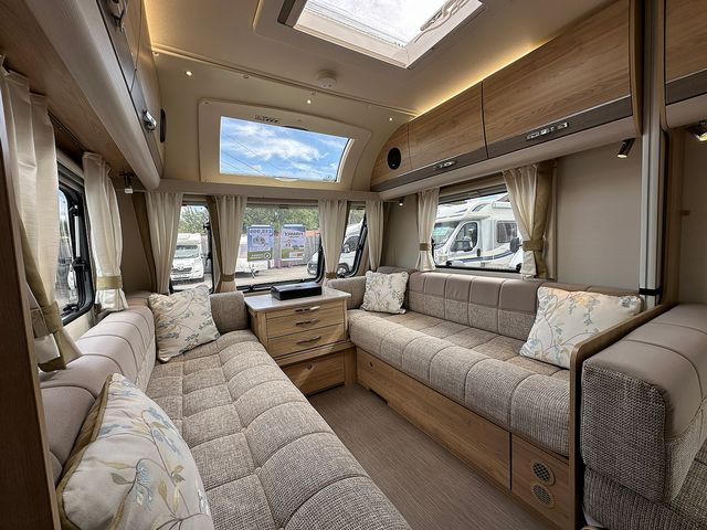 Elddis Avante 636 Touring Caravan (2016) - Picture 6