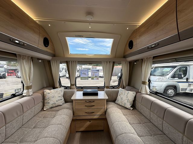 Elddis Avante 636 Touring Caravan (2016) - Picture 7
