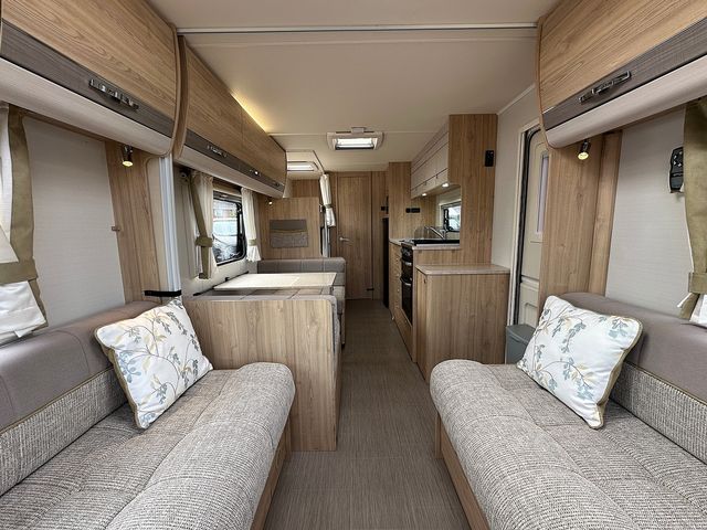 Elddis Avante 636 Touring Caravan (2016) - Picture 8