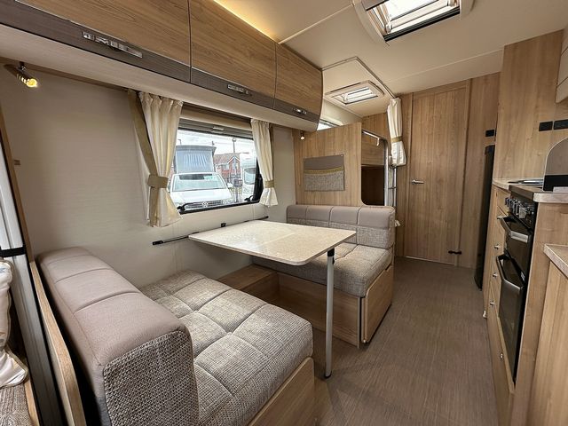 Elddis Avante 636 Touring Caravan (2016) - Picture 9