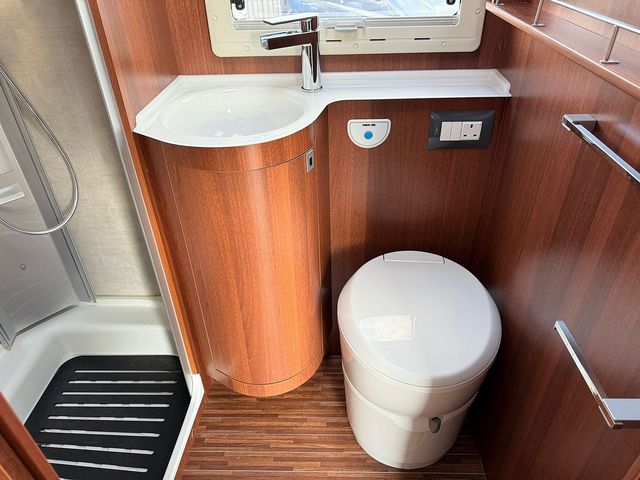 Rimor Superbrig 2.2 Suite Touring Caravan (2019) - Picture 18