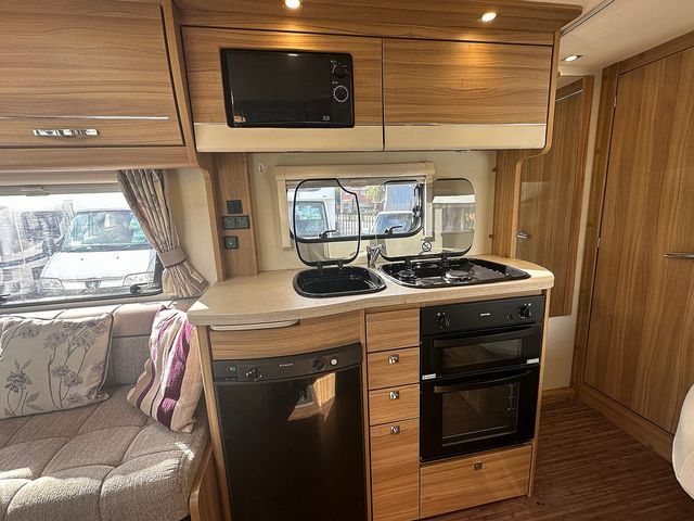 Elddis Autoquest 155 2.2 Motorhome (2016) - Picture 12