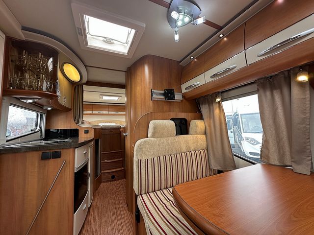 Hobby Van 2.2 Exclusive TL500 GESC Motorhome (2009) - Picture 8