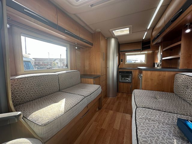 Auto-Trail Excel 590 EK 2.0 Motorhome (2010) - Picture 12