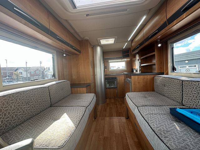 Auto-Trail Excel 590 EK 2.0 Motorhome (2010) - Picture 13