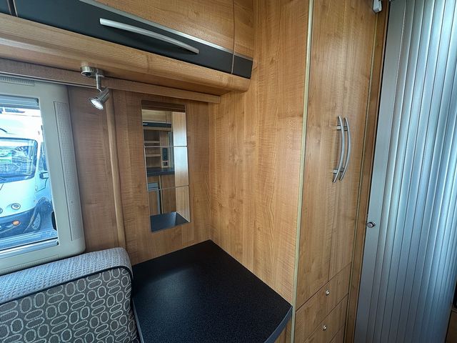 Auto-Trail Excel 590 EK 2.0 Motorhome (2010) - Picture 14