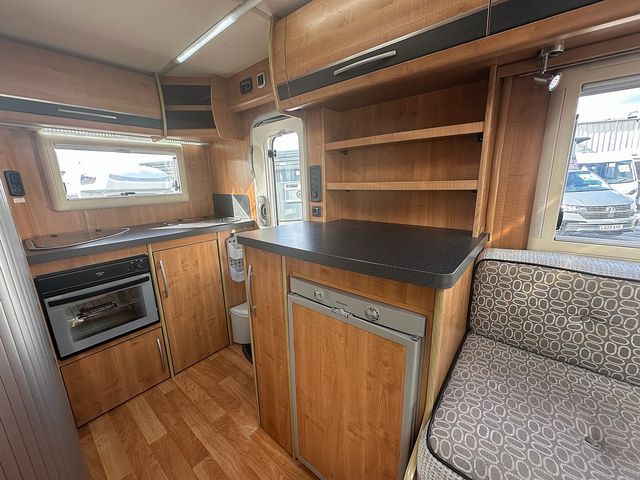 Auto-Trail Excel 590 EK 2.0 Motorhome (2010) - Picture 15