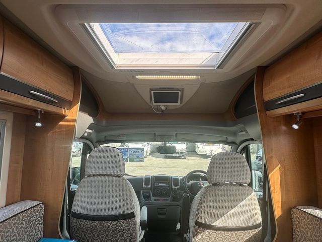 Auto-Trail Excel 590 EK 2.0 Motorhome (2010) - Picture 7