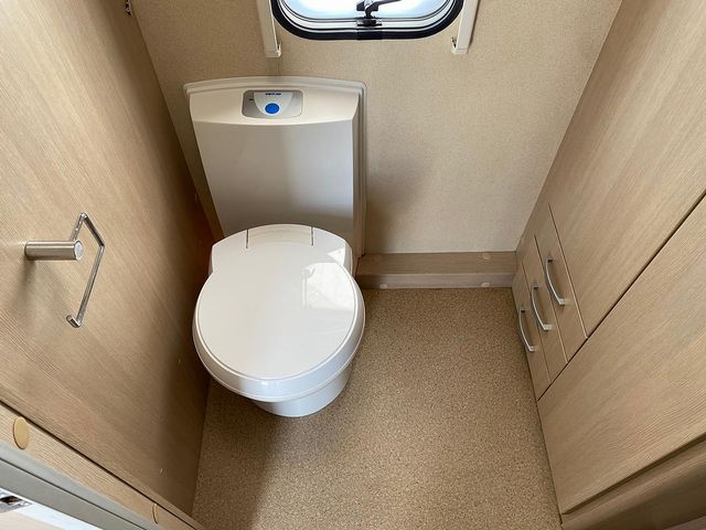 Sterling Eccles Moonstone Touring Caravan (2021) - Picture 13