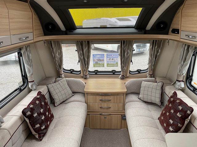 Coachman Pastiche 545 Touring Caravan (2018) - Picture 16