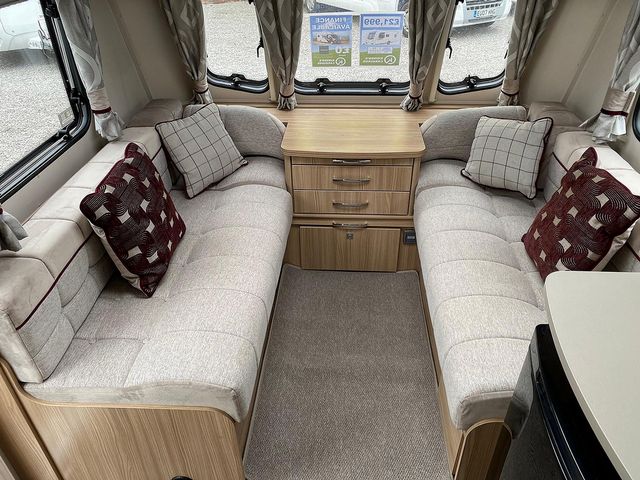 Coachman Pastiche 545 Touring Caravan (2018) - Picture 4