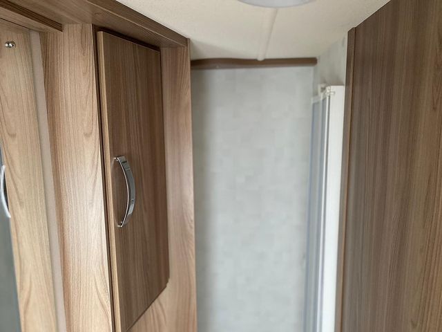 Swift Sienna Touring Caravan (2015) - Picture 11