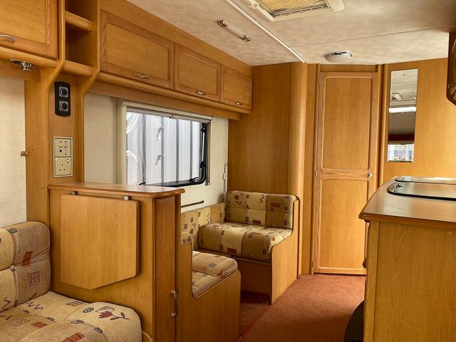 Compass 524 Touring Caravan (2005) - Picture 6