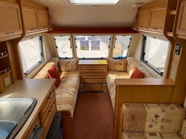 Compass 524 Touring Caravan (2005) - Picture 8