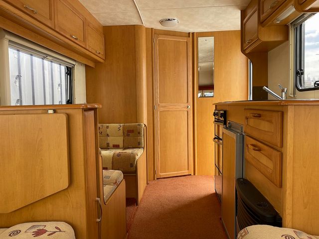 Compass 524 Touring Caravan (2005) - Picture 9