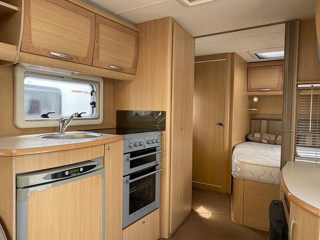 Abbey Spectrum Touring Caravan (2008) - Picture 8