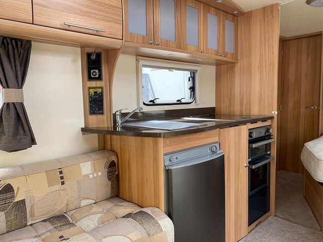 Bailey Olympus Touring Caravan (2012) - Picture 9