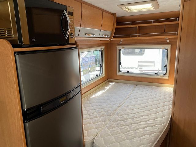 Roller Team Auto Roller 694 Motorhome (2012) - Picture 5