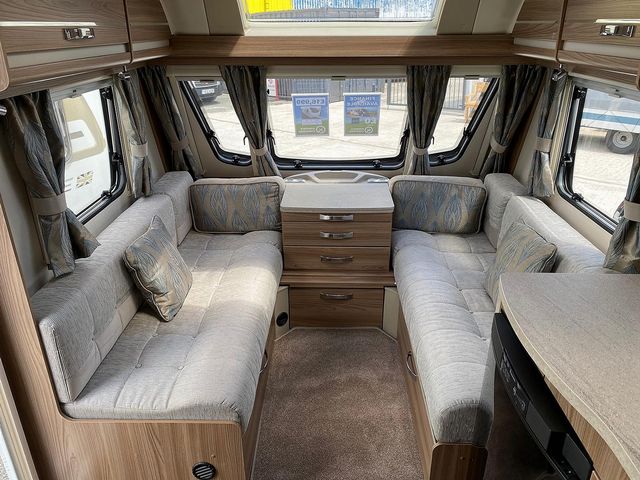 Swift Challenger 580se Touring Caravan (2015) - Picture 4