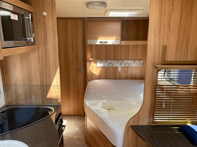 Bailey Persuit 430/4 Touring Caravan (2014) - Picture 6